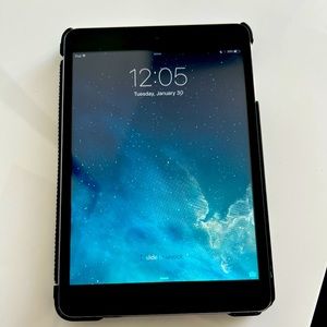 Ipad Mini w/ Kate Spade kickstand case (incl)